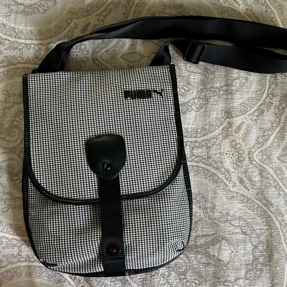 Houndstooth crossbody bag. Fully adjustable strap! Puma